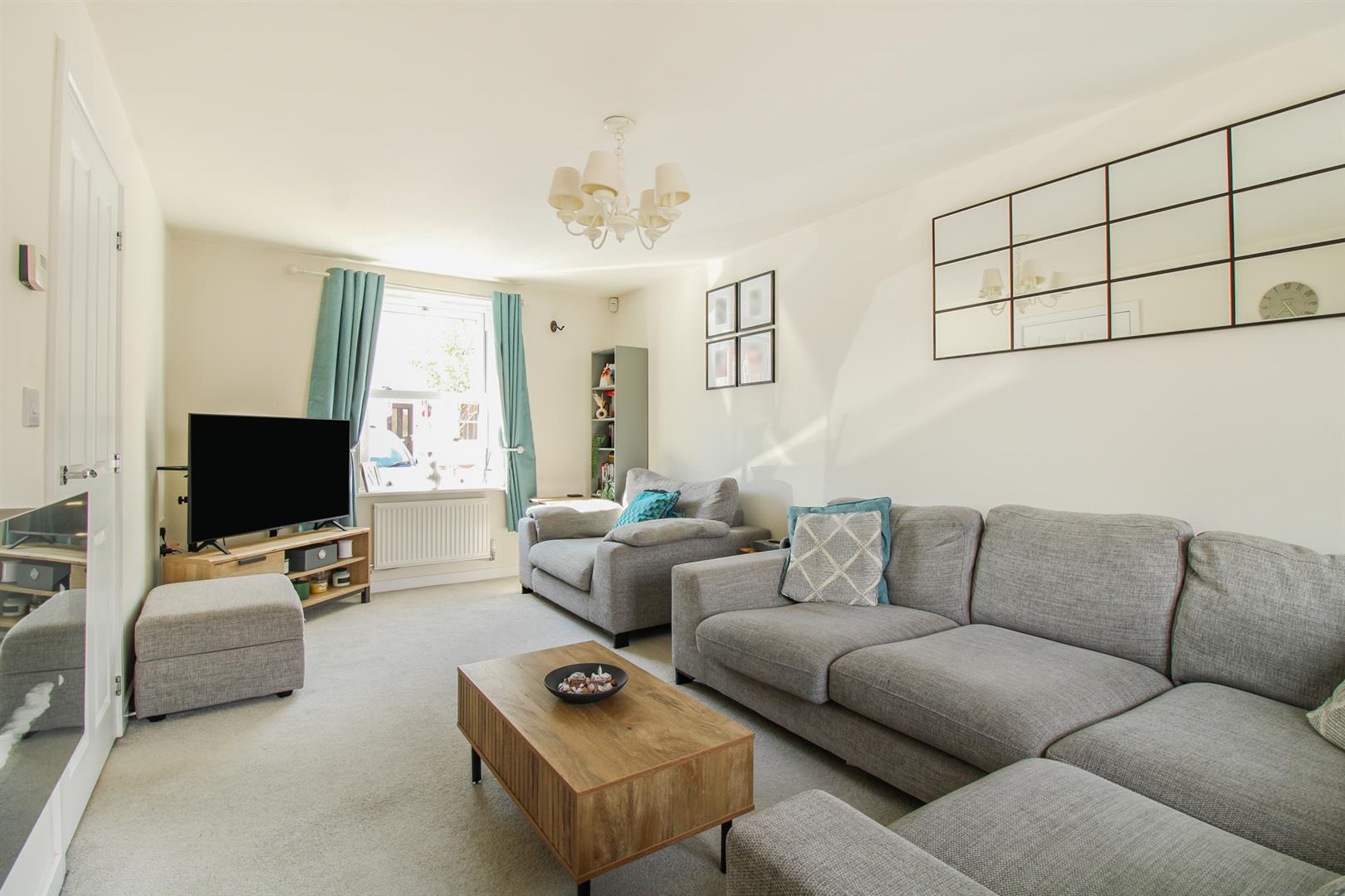3 bed property in Croxden Gardens, Bedford